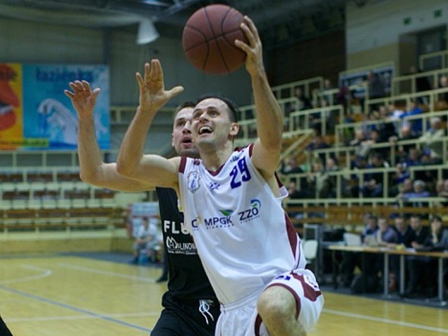 Łukasz Pacocha rzucił w ostatnim w tym sezonie spotkaniu Spójni 20 punktów.