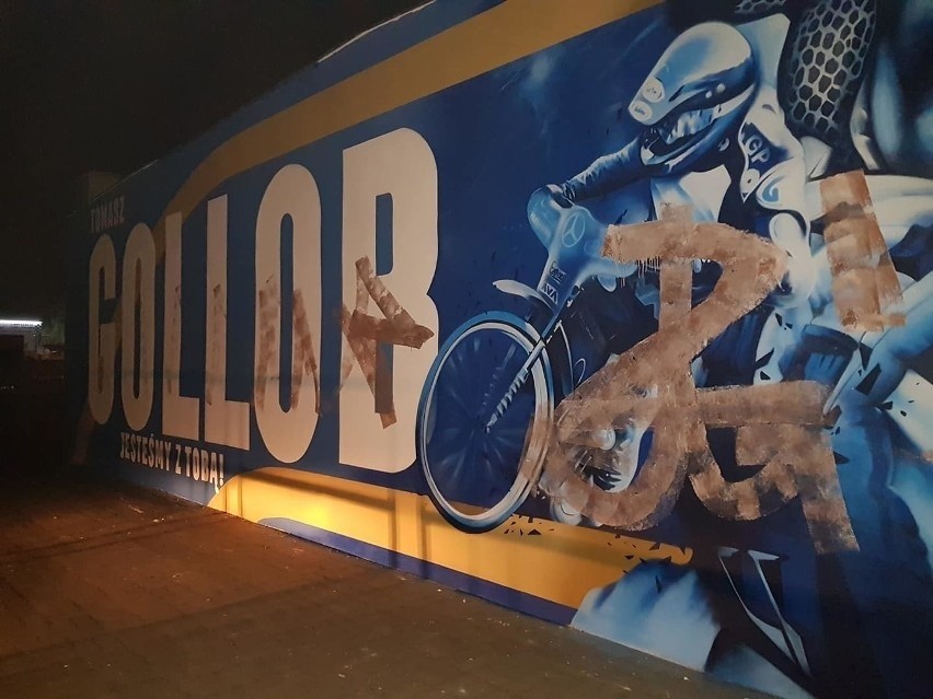 Mural Tomasza Golloba powstał w 2018 roku. Już kilka razy...