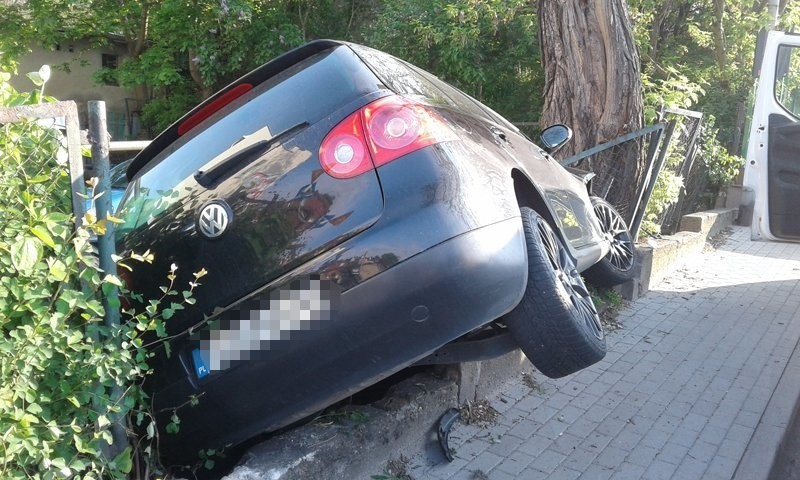 Kierowca wpadł w poślizg na ul. Wrocławskiej