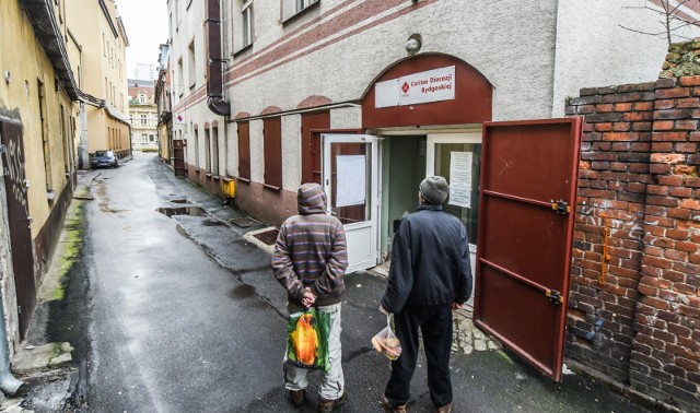 Łaźnia dla bezdomnych znajduje się przy ulicy Drukarskiej. Jest czynna trzy razy w tygodniu  od godz. 8 do 11 i prowadzi ją Caritas.