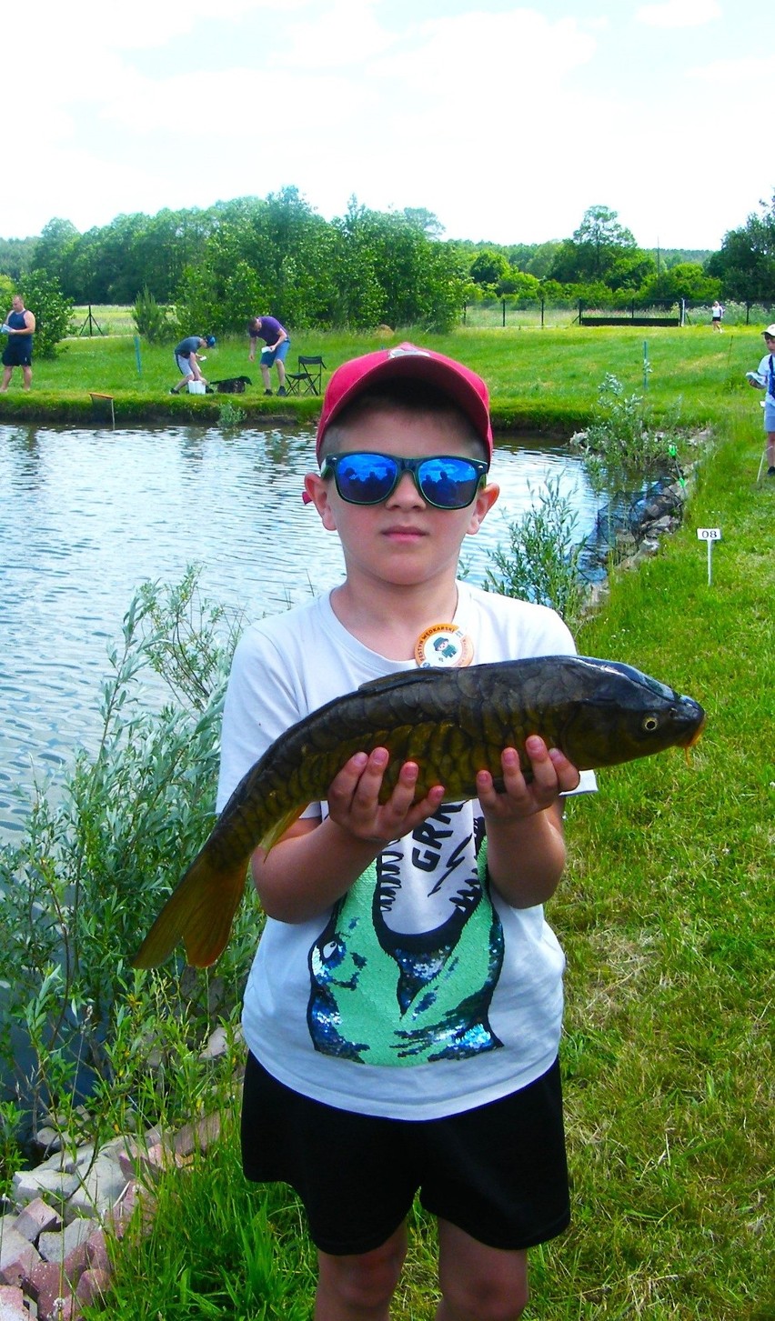 Ostrów Mazowiecka. Festyn Wędkarski z okazji Dnia Dziecka. Zwycięzca złowił rybę o wadze prawie 4,5 kg! 11.06.2022