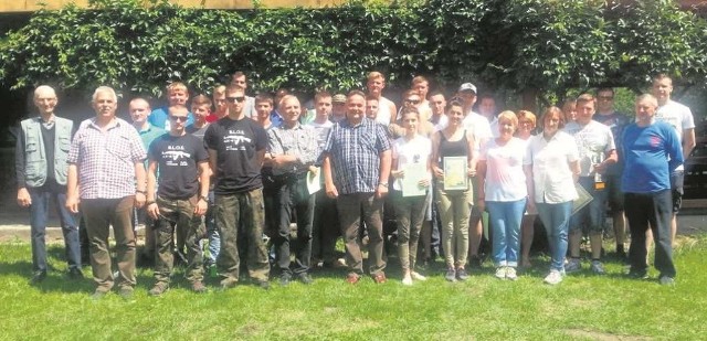 Uczestnicy i organizatorzy zawodów w Bochni o puchar wójta gminy