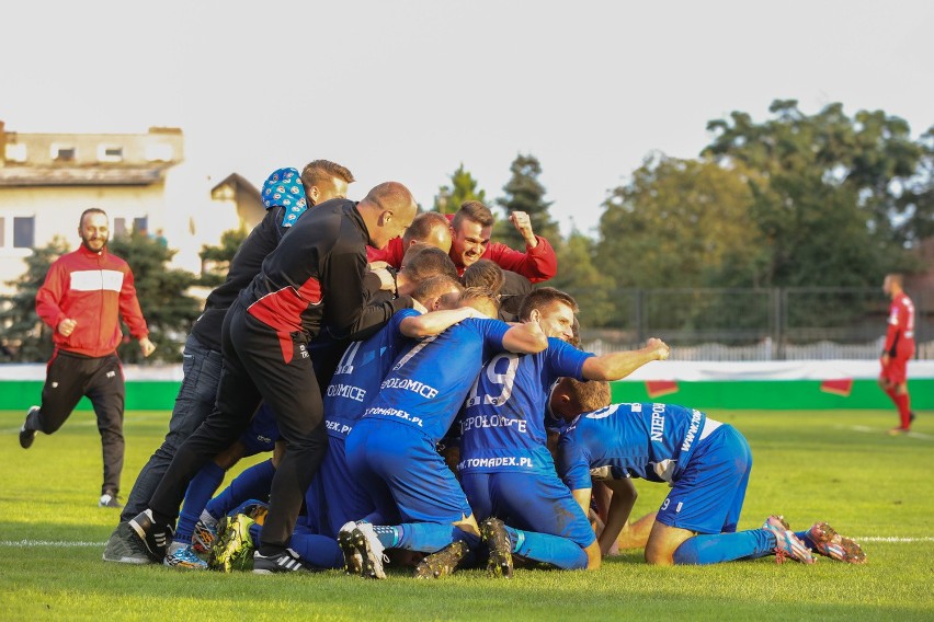 Puszcza Niepołomice ograła w rzutach karnych Lechię Gdańsk i...