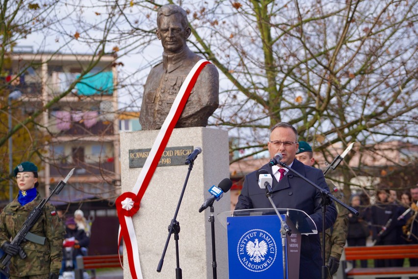 Pomnik odsłonili dyrektor szczecińskiego oddziału Instytutu...