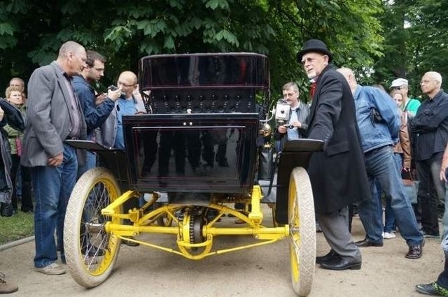 Rok temu na rajdzie zaprezentowano m.in. zabytkowe auto na parę.