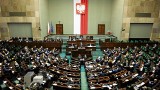 Sejm głosuje w nocy, bo w dzień aż 35 posłów PiS pracuje w rządzie 