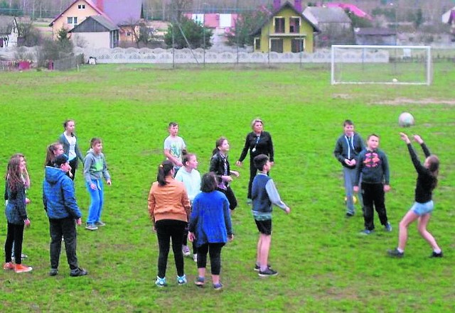 W połowie kwietnia rozpocznie się budowa nowoczesnego boiska wielofunkcyjnego w Olesznie.