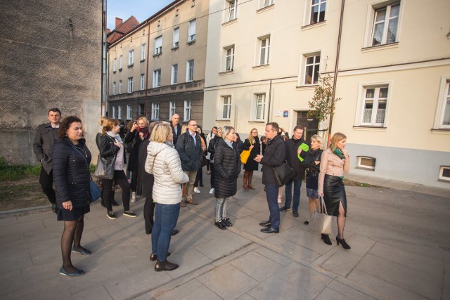 W czwartek (24.10) rozpoczęła się w słupskim ratuszu dwudniowa konferencja podsumowująca projekt modelowej rewitalizacji Słupska.Punktem kulminacyjnym był spacer po ożywianej właśnie dzięki też unijnym pieniądzom części śródmieścia.