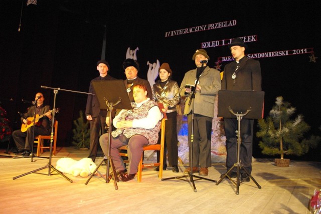 Na scenie Miejsko-Gminnego Ośrodka Kultury w Baranowie Sandomierskiego śpiewano kolędy, recytowano wiersze, a także wystawiano jasełka.