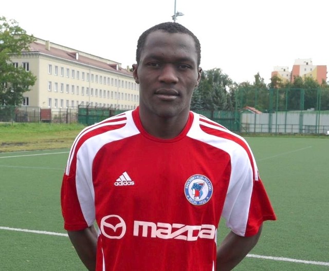 Georghe Njofri TebohMa 21 lat. W Polsce jest od kwietnia 2010 roku. Wychował się w Kamerunie w miejscowości Bamenda. Tam uczył się w największej w kraju Akademii Futbolu. Od roku mieszka w Radomiu i jest piłkarzem trzecioligowej Broni Radom. 