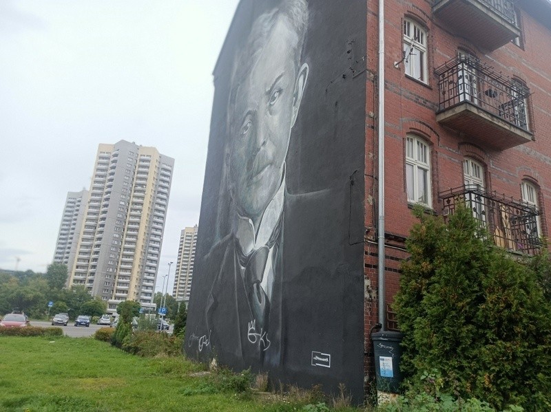 Mural Wojciecha Korfantego został pobazgrany, ale napisy...