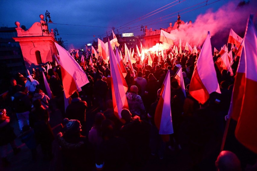 Polacy świętowali 105. rocznicę odzyskania niepodległości...