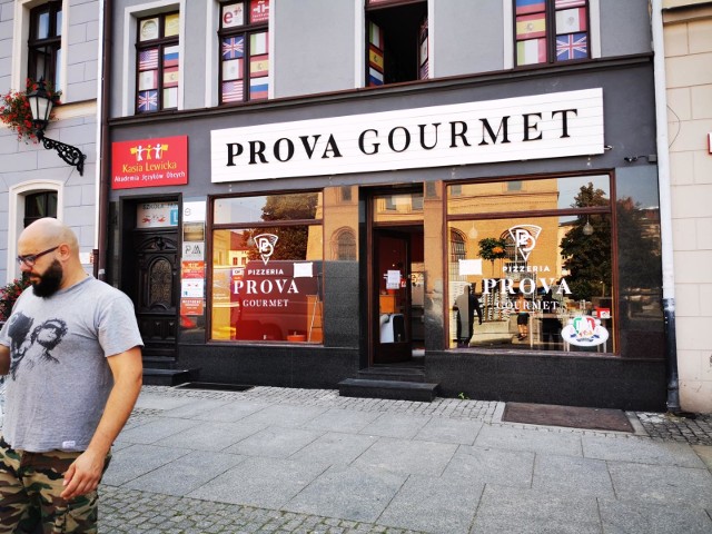 Restauracji Prova Gourmet w Toruniu przeszła Kuchenne rewolucje Magdy Gessler i od teraz ma nową nazwę: Osteria di Bitondo. Jak zmieniło się wnętrze lokalu po wizycie ekipy Kuchennych rewolucji? Zobaczcie zdjęcia!