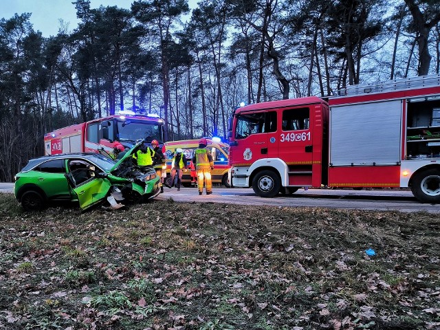 W niedzielę po godz. 15.35 w Łysomicach zderzyły się trzy auta. Jak ustaliła policja, karambol spowodowali kierowcy dwóch samochodów, którzy uciekli.