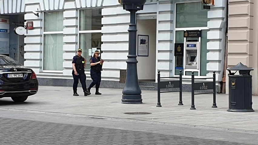 Strażnicy miejscy znów na patrolach na ul. Piotrkowskiej.