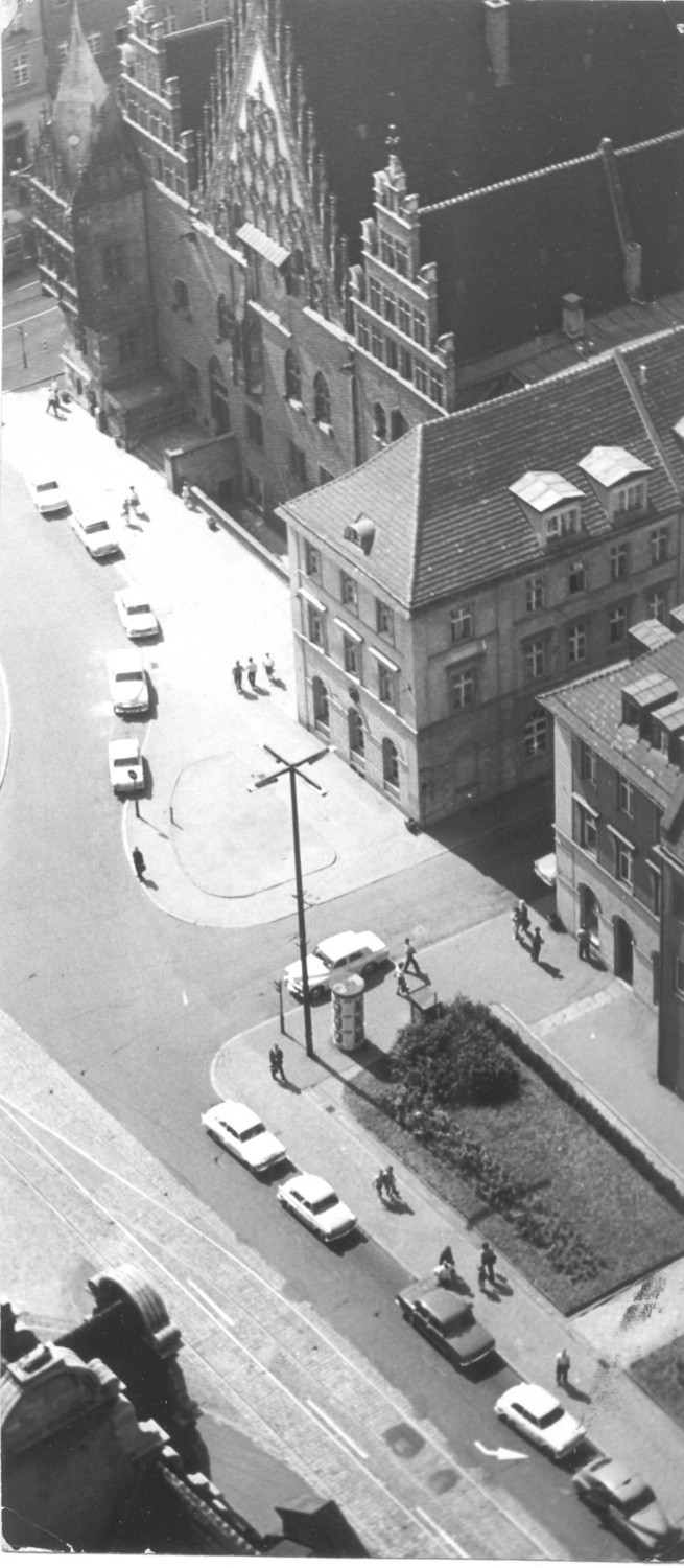 WROCŁAW 19-10-1971. RYNEK, WSCHODNIA ŚCIANA RATUSZA