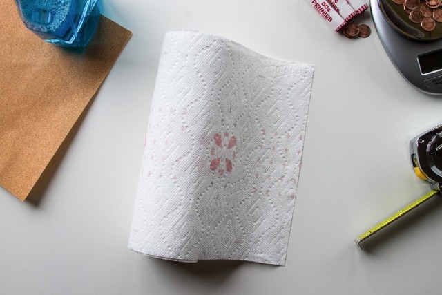 Ręczniki papierowe - niezywkłe zastosowania w domuRęczniki papierowe można wykorzystać na wiele sposobów, przedstawiamy najciekawsze zastosowania w domu. 