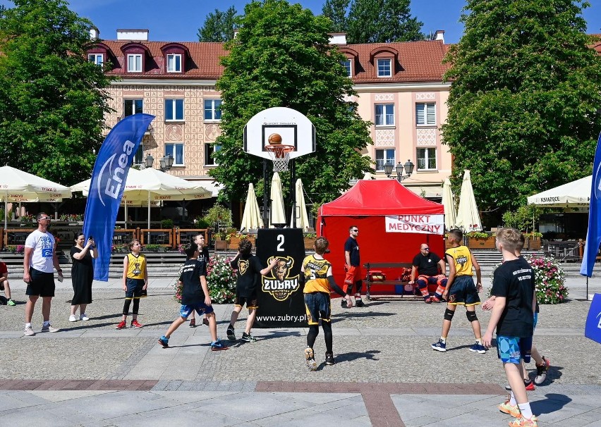 ENEA Streetball 2021 w Białymstoku. Na Rynku Kościuszki...