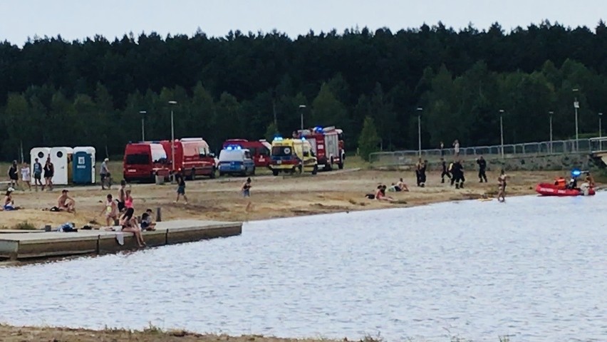 Tragedia na Podkarpaciu. Nie żyje 23-letni mężczyzna, który utonął w kąpielisku nad zalewem Podwolina w Nisku