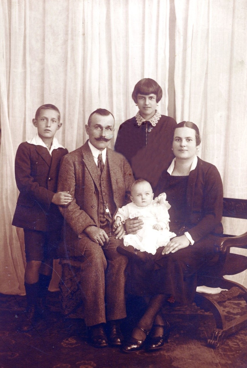 Leon Urbanowski m.in. z żoną Teresą i córką Krystyną (na...