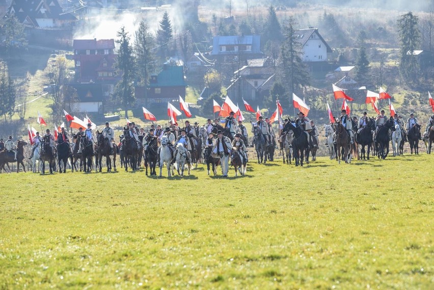 Zakopane. Góralska banderia konna na 100 lat niepodległości [ZDJĘCIA]