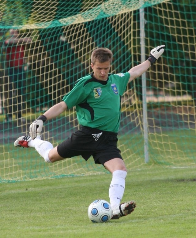 Łukasz Ćwiczak był w minionym sezonie pewnym punktem trzecioligowej drużyny piłkarskiej Siarki Tarnobrzeg.