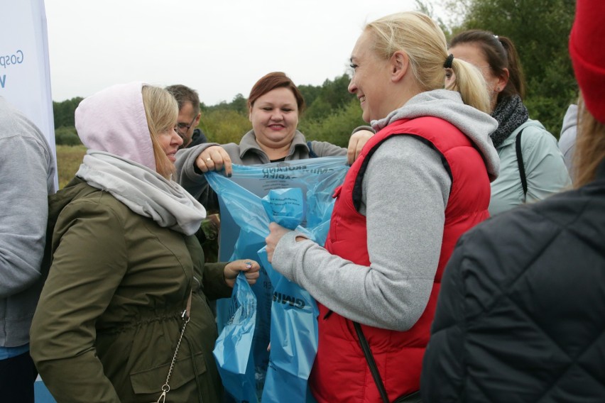 Czas na jesienne porządki. Lublinianie założyli rękawiczki i posprzątali Zalew Zemborzycki. Zobacz zdjęcia       