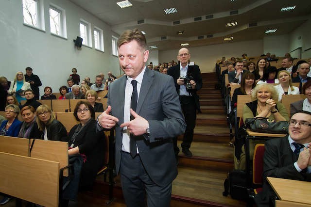 Prof. dr hab. Jacek Woźny, nowy rektor UKW, zwyciężył  w I turze wyborów zdecydowaną większością głosów