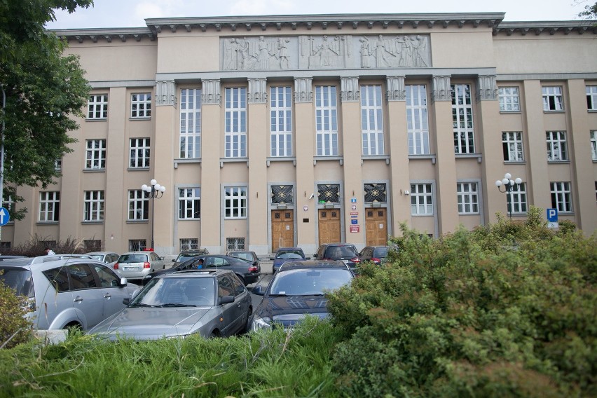 Winda w Sądzie Okręgowym w Łodzi tak często się psuje, że trzeba będzie drugą zbudować