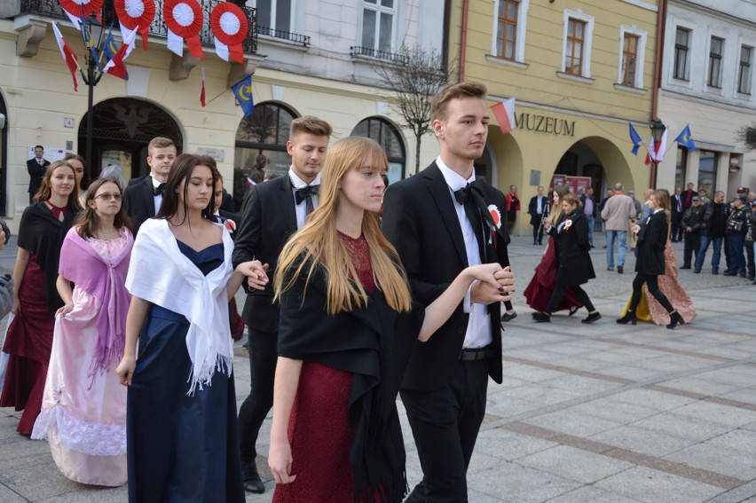 Na tarnowskim rynku odsłonięto pomnik Tadeusza Tertila [ZDJĘCIA]