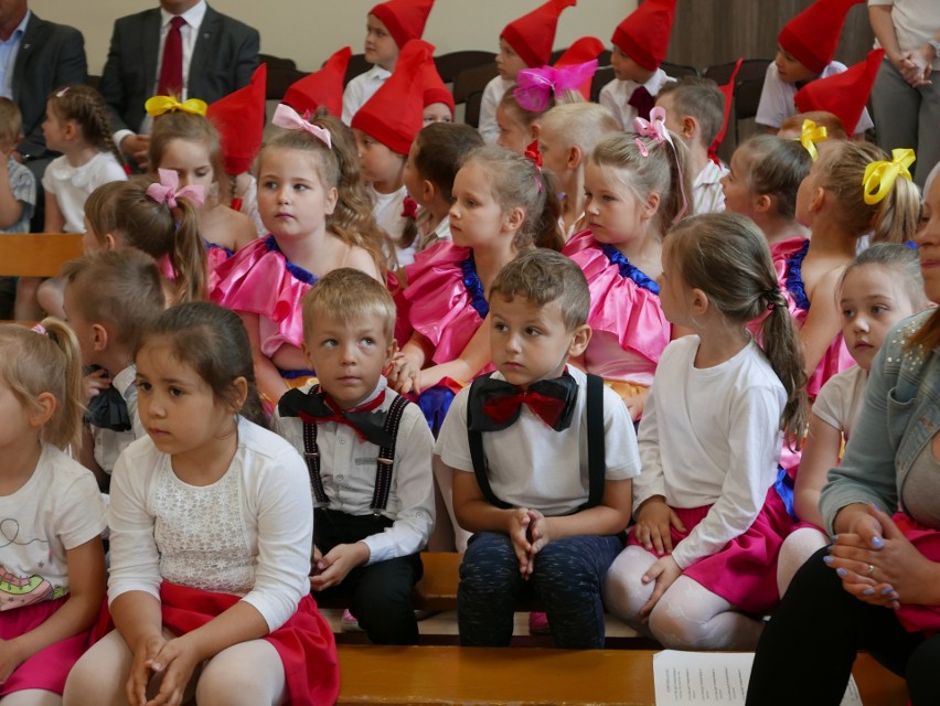 Swoje taneczne umiejętności zaprezentowały:...