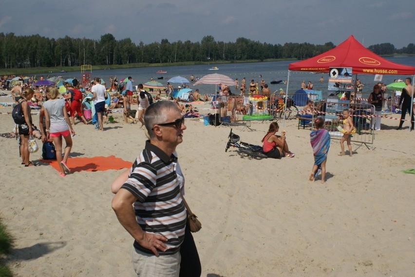 W sobotę nie brakowało chętnych do plażowania nad Pogorią...