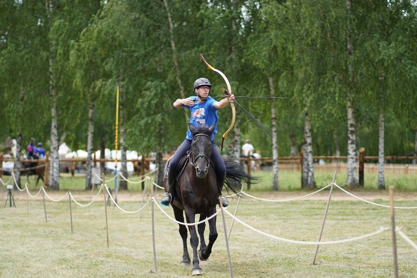 Wasilków: VII Festiwal Kultury Tatarskiej. Tatarskie potrawy, występy zespołów i międzynarodowe zawody łuczników [ZDJĘCIA]