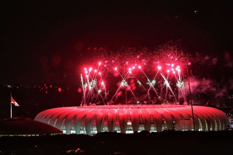 Estádio Beira-Rio - stadion piłkarski o pojemności 51,300...