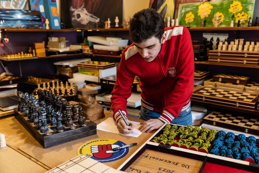 Niepowtarzalna szansa, by wylicytować unikatowe szachy i pomóc dzieciom z Ukrainy