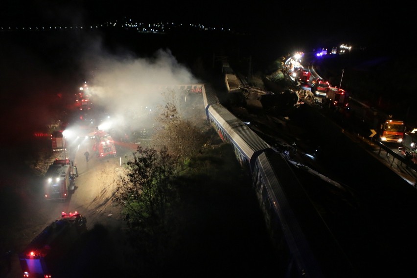 Co najmniej 57 osób zginęło, a 85 zostało rannych w wypadku kolejowym w Grecji  - ZDJĘCIA