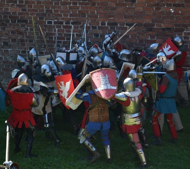 Członkowie Bractwa Rycerskiego Zamku Szydłów podczas inscenizacji oblężenia Malborka.
