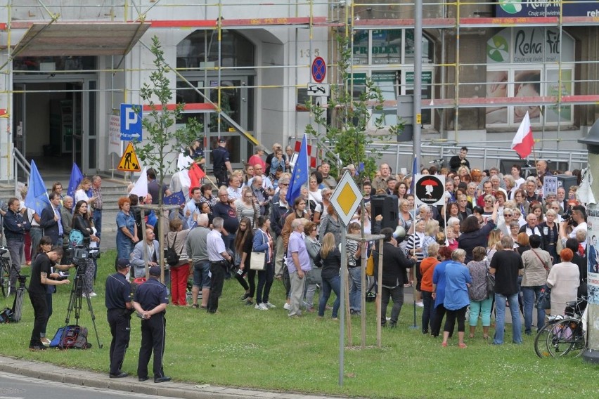 Pikieta pod siedzibą PiS we Wrocławiu