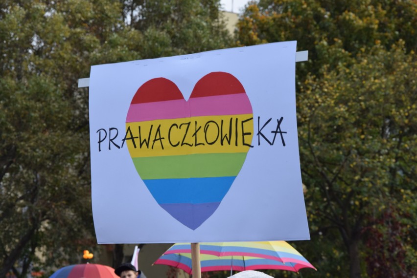 Zielonogórska firma odmówiła wydruku ulotek anty-LGBT....