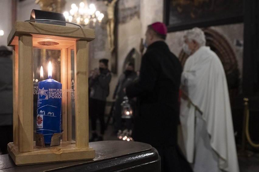 Do Torunia dotarło Betlejemskie Światło Pokoju