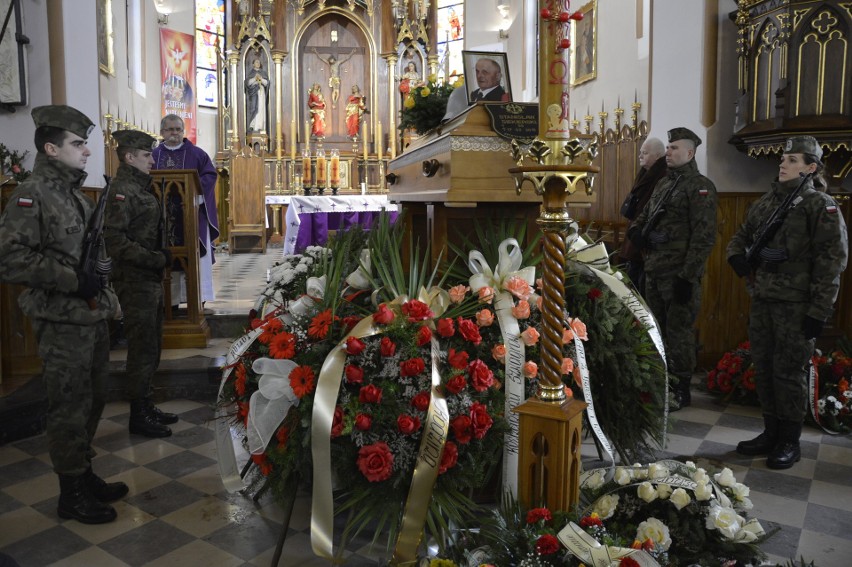 Ostatnie pożegnanie Stanisława Siekierskiego, zasłużonego ludowca. W pogrzebie uczestniczyły tłumy [ZDJĘCIA, WIDEO]