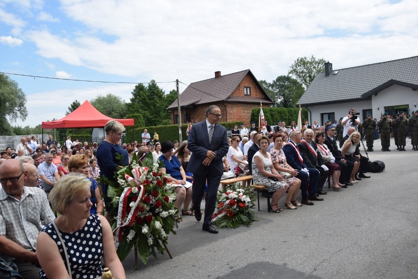 Mieszkańcy uhonorowali 11 chłopów z Masłomiącej zamordowanych w obozie Gross-Rosen [ZDJĘCIA]