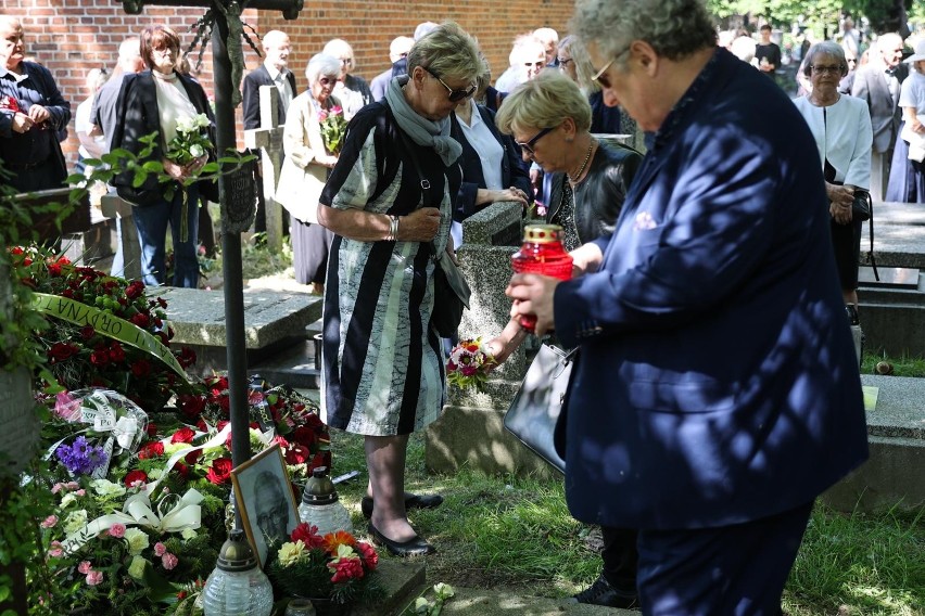 Pogrzeb dra Emila Staszkowa. Na Cmentarzu Rakowickim pożegnano cenionego krakowskiego chirurga ortopedę, lekarza sportowców