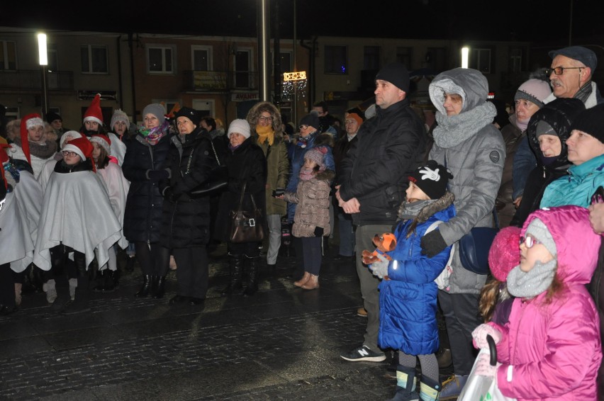 Maków Maz. Wigilia na makowskim rynku. Był opłatek i życzenia, 13.12.2019 [ZDJĘCIA] 