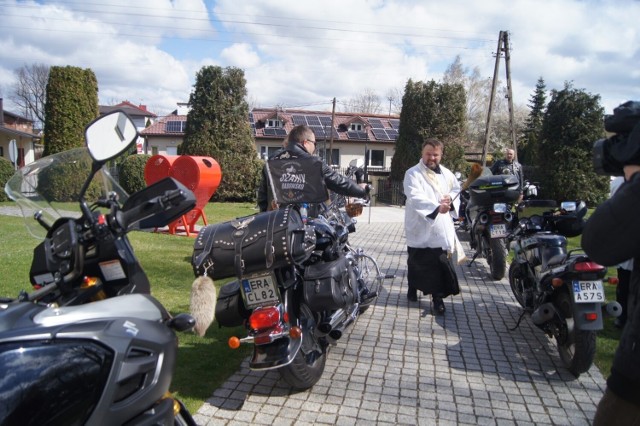 Parafia w Strzałkowie koło Radomska zaprasza w Wielką Sobotę wszystkich motocyklistów na Motoświęconkę.