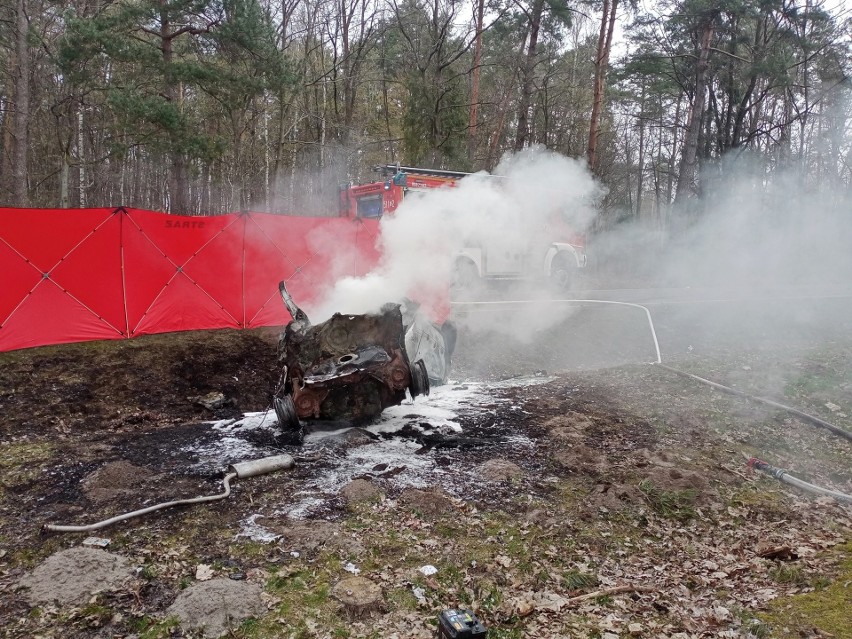 Powiat radzyński. Samochód osobowy czołowo zderzył się z ciężarówką. Nie żyje jedna osoba