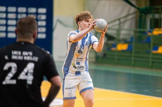 Handball Stal II Mielec nie miała nic dopowiedzenia w pojedynku w Kielcach.