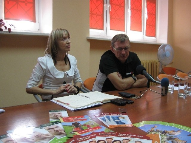 Organizatorzy akcji "Postaw na rodzinę&#8221;, Elżbieta Szarek i Jerzy Górski, zachęcają do włączenia się w nią. 