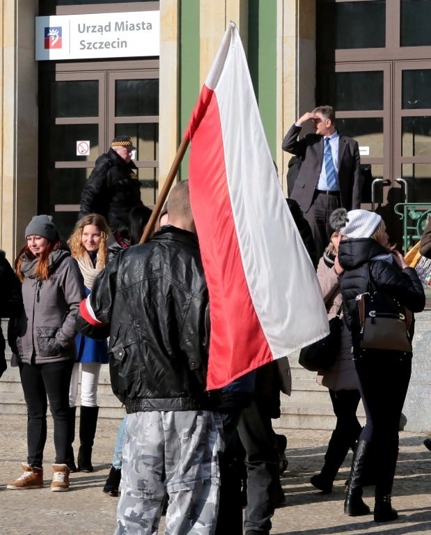 Pikieta uczniów ze szkół wieczorowych w Szczecinie