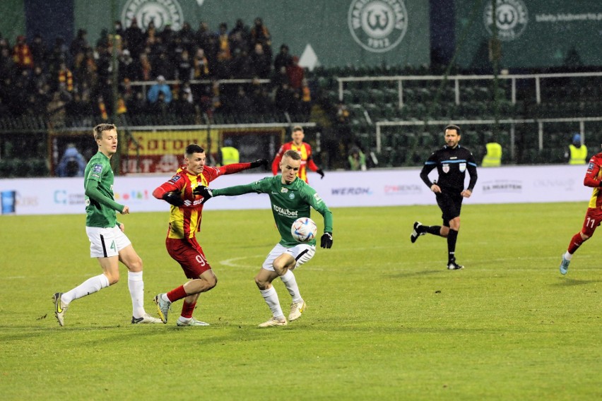 PKO BP Ekstraklasa. Fatalny mecz Korony Kielce. Przegrała z Wartą Poznań 1:5. Samobój Jewgienija Szykawki, szkolne błędy w obronie